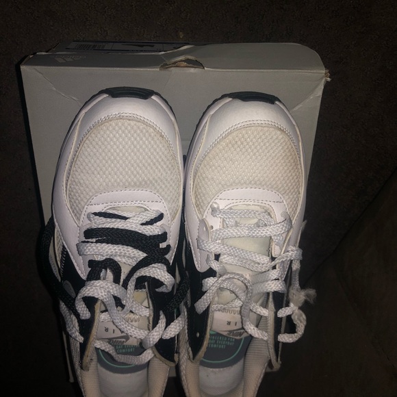 Unisex Nikes - Picture 3 of 5